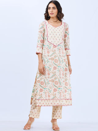 Aina Veena Set Of Kurta Pants Dupatta