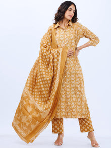 Aina Priya Set Of Kurta Pants Dupatta