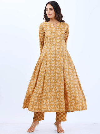 Aina Mohini Set Of Kalidar Kurta Pants Dupatta