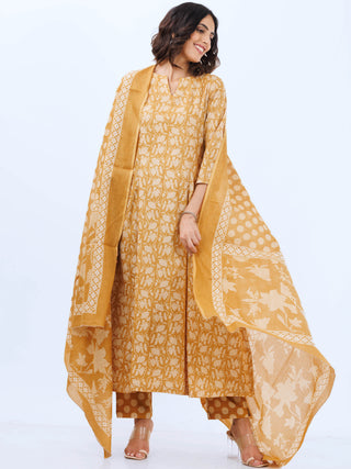 Aina Mohini Set Of Kalidar Kurta Pants Dupatta