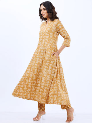 Aina Mohini Set Of Kalidar Kurta Pants Dupatta