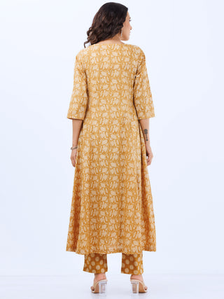 Aina Mohini Set Of Kalidar Kurta Pants Dupatta