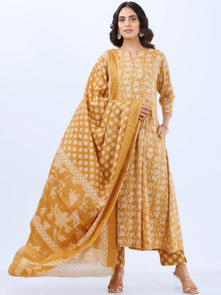 Aina Mohini Set Of Kalidar Kurta Pants Dupatta
