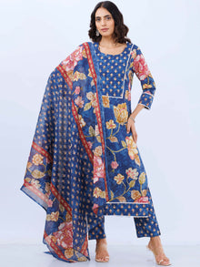Aina Tanu Set Of Kurta Pants Dupatta