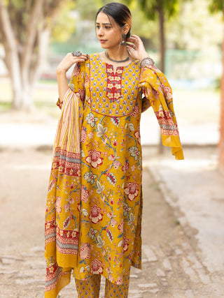 Roz Isha Set Of Straight Kurta Pants Dupatta