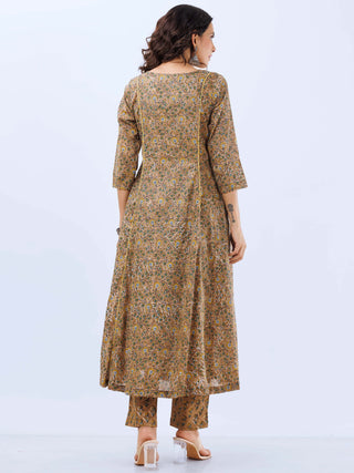 Aina Manal Kali Kurta