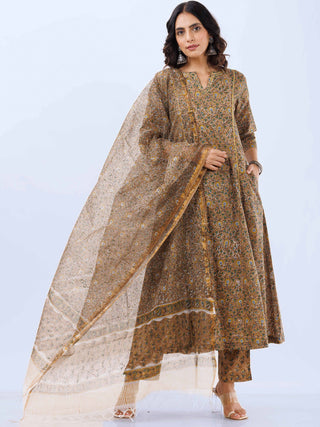 Aina Manal Set Of Kali Kurta Pants Dupatta