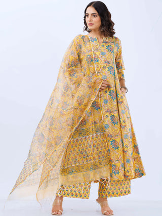 Aina Megha Set Of Kali Kurta Pants Dupatta