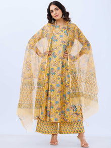Aina Megha Set Of Kali Kurta Pants Dupatta