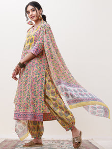 Gazal Parizad Set Of Kurta Salwar Pants Dupatta