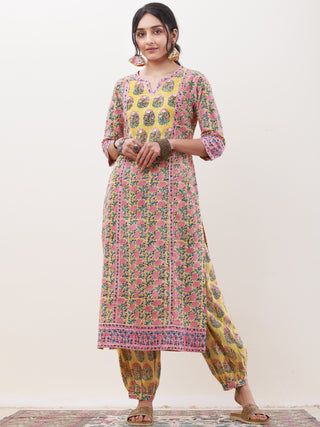 Gazal Parizad Set Of Kurta Salwar Pants Dupatta