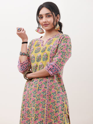 Gazal Parizad Straight Kurta