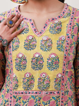 Gazal Parizad Straight Kurta