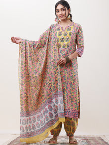 Gazal Parizad Set Of Kurta Salwar Pants Dupatta