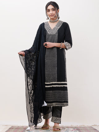 Gazal Beena Set Of Kurta Pants Dupatta