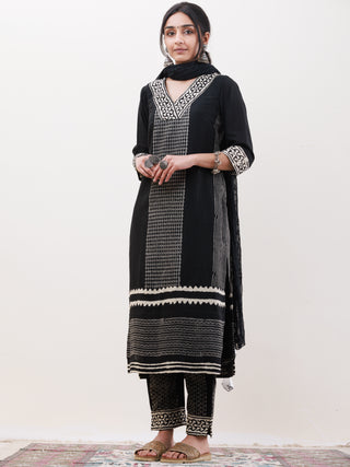 Gazal Beena Set Of Kurta Pants Dupatta