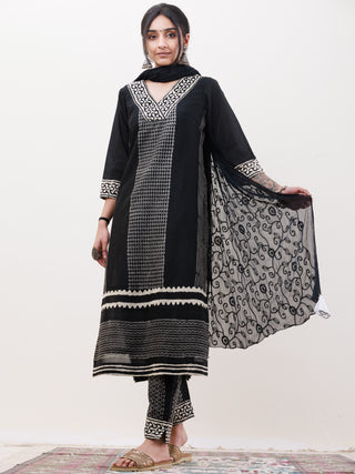 Gazal Beena Set Of Kurta Pants Dupatta