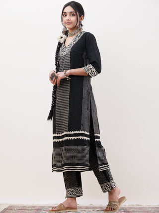 Gazal Beena Set Of Kurta Pants Dupatta