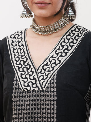 Gazal Beena Set Of Kurta Pants Dupatta