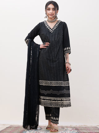 Gazal Ruhani Set Of Kurta Pants Dupatta