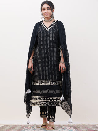 Gazal Ruhani Set Of Kurta Pants Dupatta