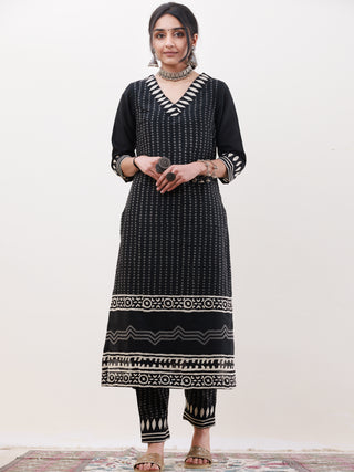 Gazal Ruhani Set Of Kurta Pants Dupatta