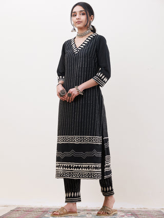 Gazal Ruhani Set Of Kurta Pants Dupatta