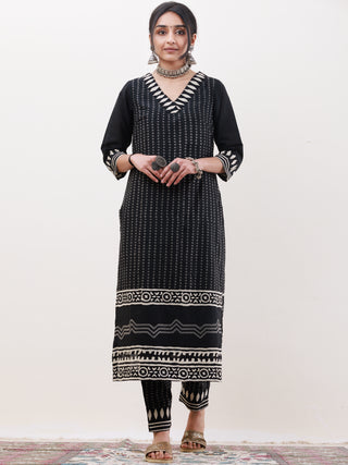Gazal Ruhani Set Of Kurta Pants Dupatta