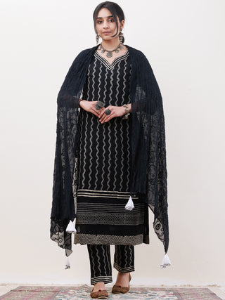 Gazal Manan Set Of Kurta Pants Dupatta