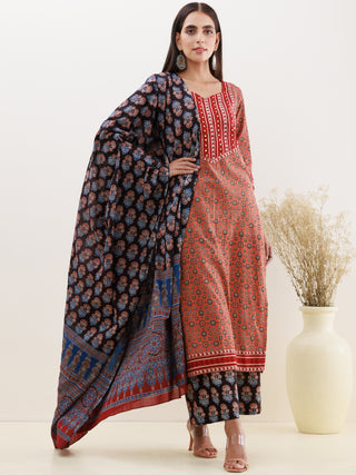 Ajrakh Dia Set Of Kurta Pants Dupatta