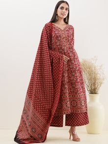 Ajrakh Naaz Set Of Kurta Pants Dupatta