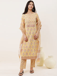 Rozana Rukshar Set Of Kurta Pants Kota Doria Dupatta