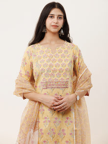 Rozana Rukshar Set Of Kurta Pants Kota Doria Dupatta