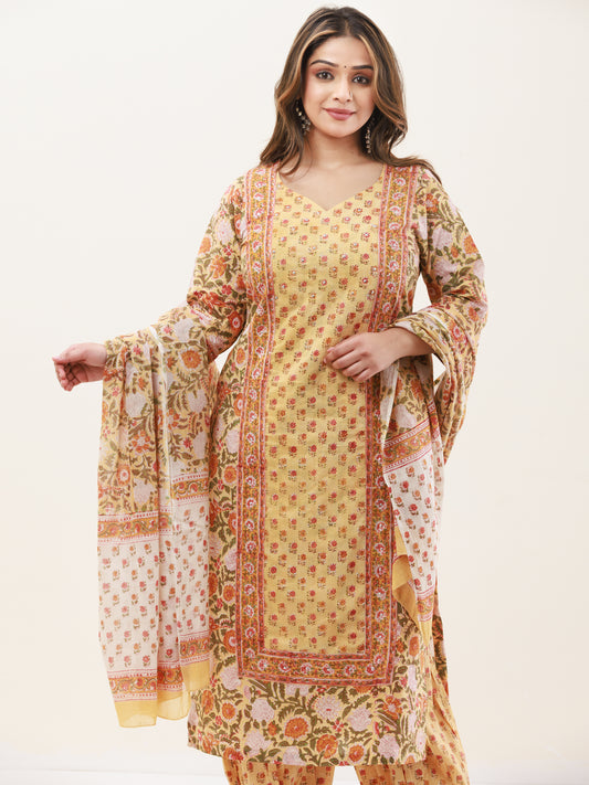 Gazal Heena Set Of Kurta Pants Dupatta