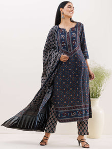 Ajrakh Kaynat Set Of Kurta Pants Dupatta