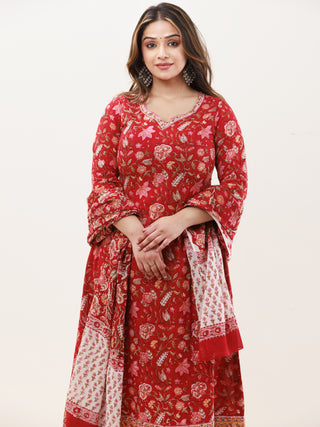 Gazal Roopa Set Of A Line Kurta Pants Dupatta