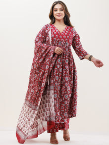 Gazal Meet Set Of Anarkali Pants Dupatta