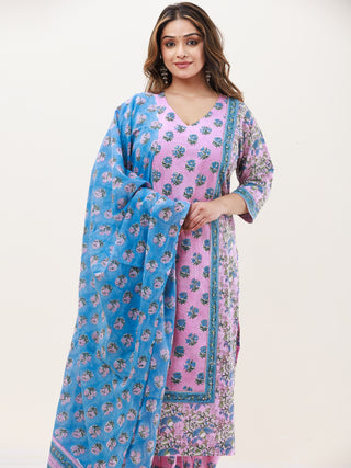 Gazal Noori Set Of Kurta Pants Dupatta