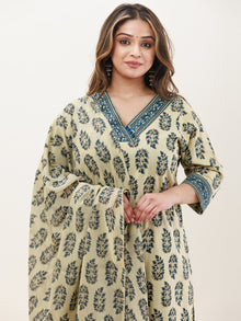 Gazal Madhuri Set Of Kurta Pants Dupatta