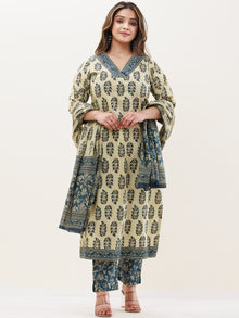 Gazal Madhuri Set Of Kurta Pants Dupatta