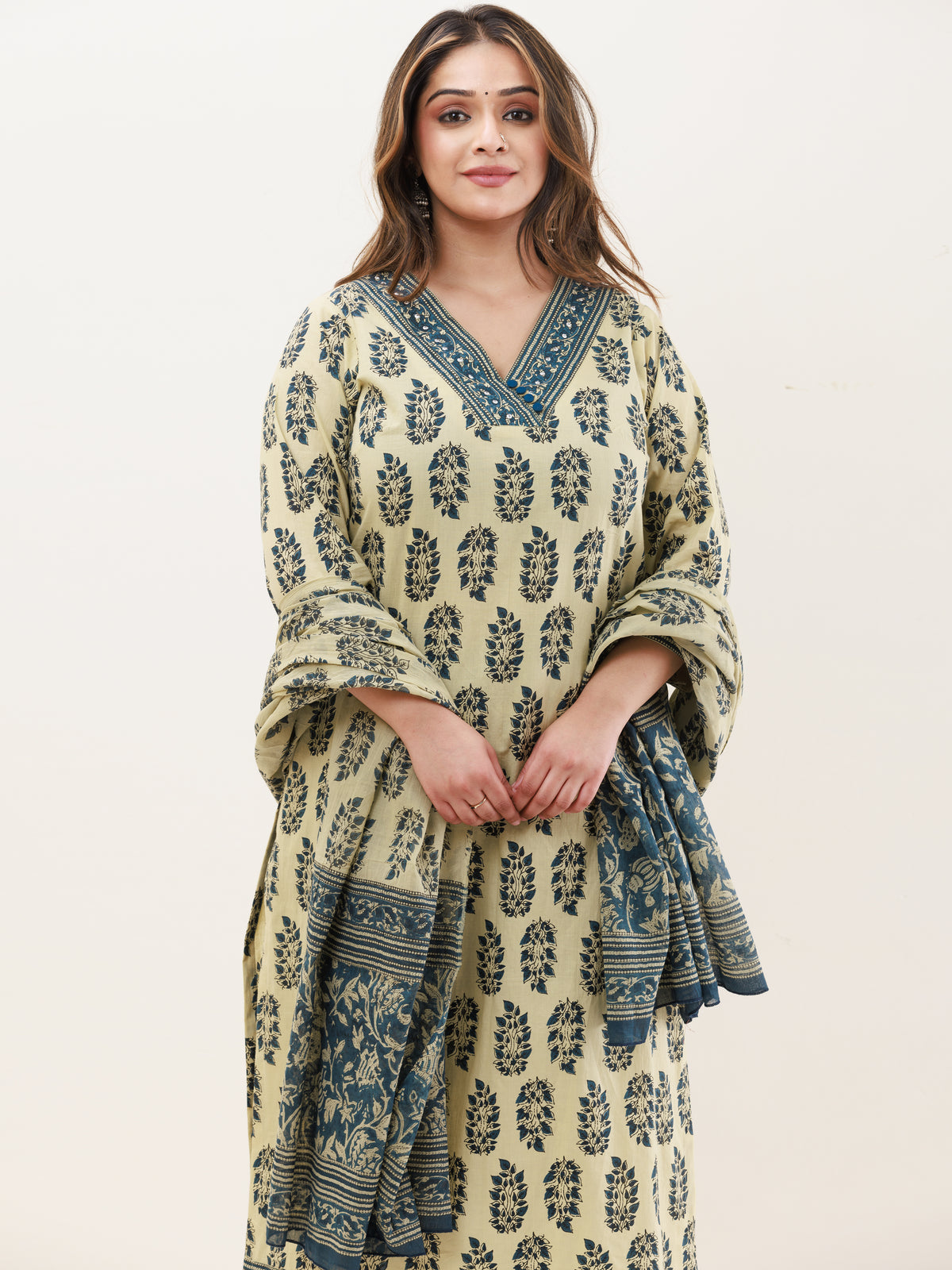 Gazal Madhuri Set Of Kurta Pants Dupatta