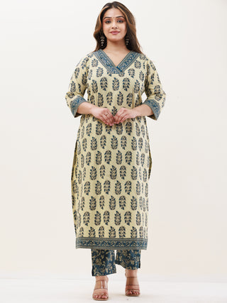 Gazal Madhuri Set Of Kurta Pants Dupatta