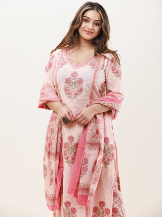 Gazal Diya Set Of Kurta Pants Dupatta