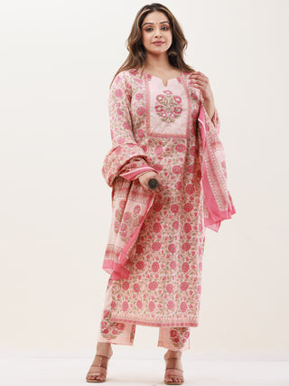 Gazal Fana Set Of Kurta Pants Dupatta