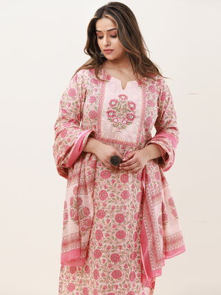Gazal Fana Set Of Kurta Pants Dupatta