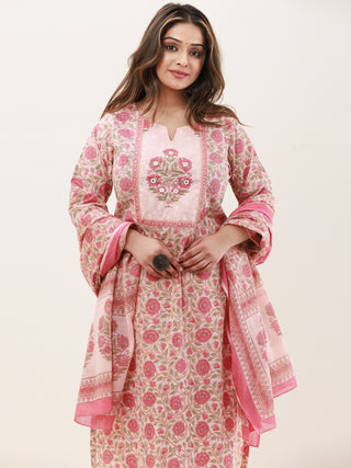 Gazal Fana Set Of Kurta Pants Dupatta