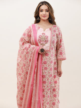 Gazal Fana Set Of Kurta Pants Dupatta