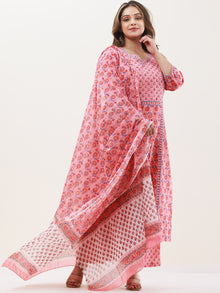 Gazal Riya Set Of Kurta Pants Dupatta