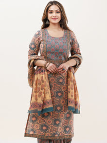 Gazal Reshama Set Of Kurta Pants Dupatta