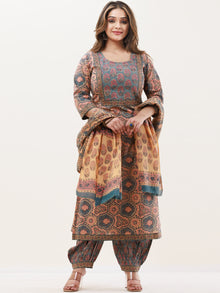 Gazal Reshama Set Of Kurta Pants Dupatta